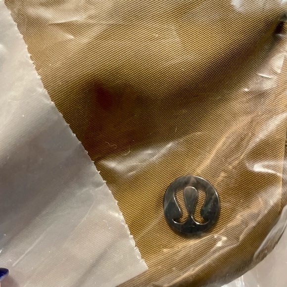 Lululemon Everywhere Belt Bag - Authentic, NWT - Black, Burnt Caramel - Picture 13 of 15